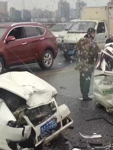 南昌爆料车祸最新消息今天,多车连环相撞,现场情况紧急! 第2张 南昌爆料车祸最新消息今天,多车连环相撞,现场情况紧急! 第2张